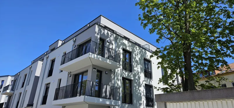 2-Zi.-Dachgeschosswohnung mit großer Holzterrasse | KfW-40-NH | ruhige Lage | ca. 10 Min. zur S-Bahn — photo 1